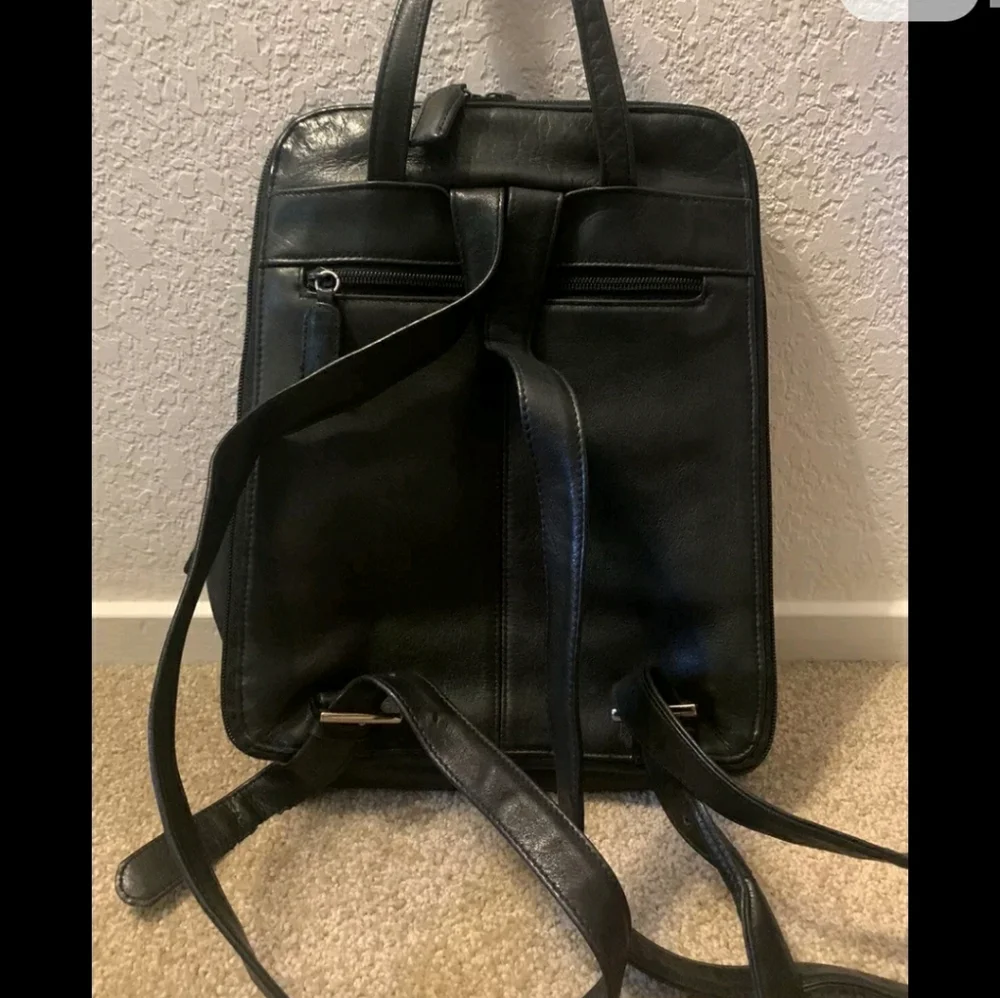 Vtg 90s TIGNANELLO Black unisex Leather CITY BACKPACK BAG